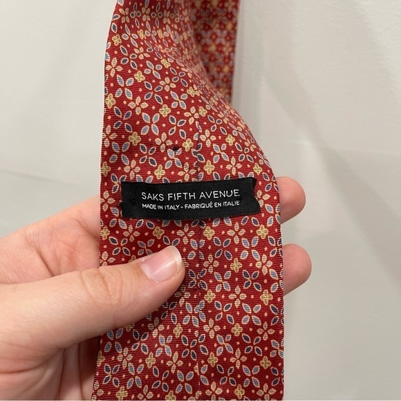 Saks Fifth Avenue Red Floral Printed Silk Tie Made In Italy - Picture 8 of 10